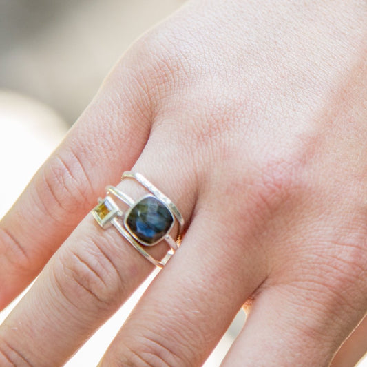 Ring - Silver - Small Stone Labradorite - Beksan Designs