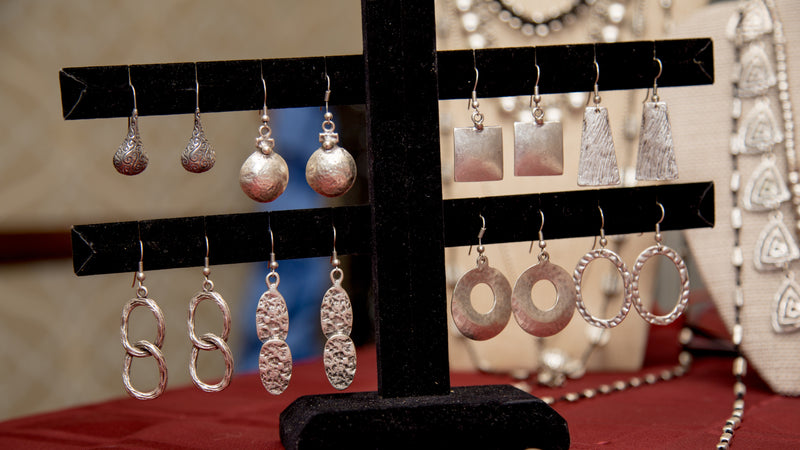 Tips for Organizing YOUR Jewelry!